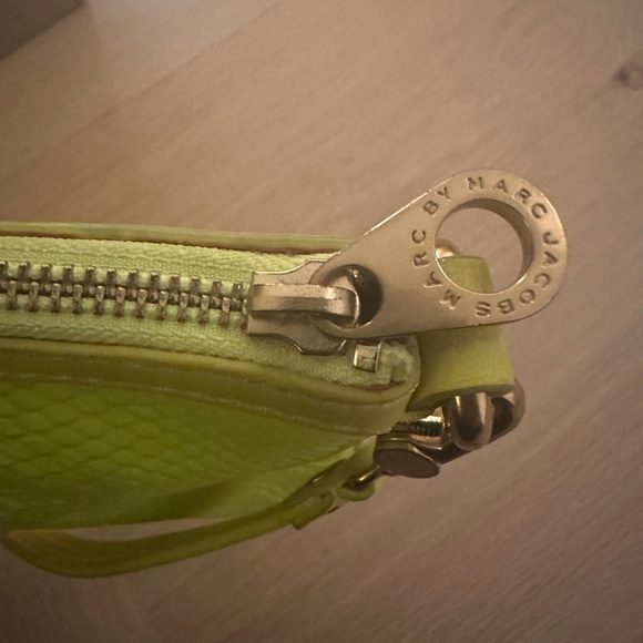 Marc by Marc Jacobs acid lemon bag. - Picture 6 of 9